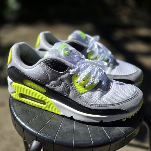 Retro Nike Air Max 90 OG Volt - Iconic Sneakers - Men’s 7.5 - Picture 1 of 14